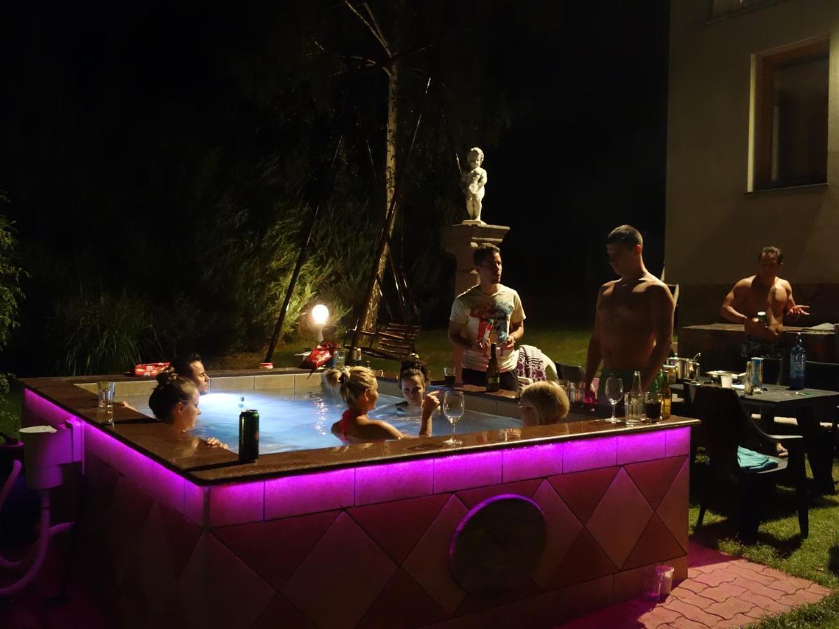 Pilis Hills View Deluxe House With Pool & Ac Near Bp Villa Pilisszentivan Luaran gambar